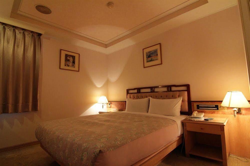 Hara Zuru Hotel Таоуан Екстериор снимка