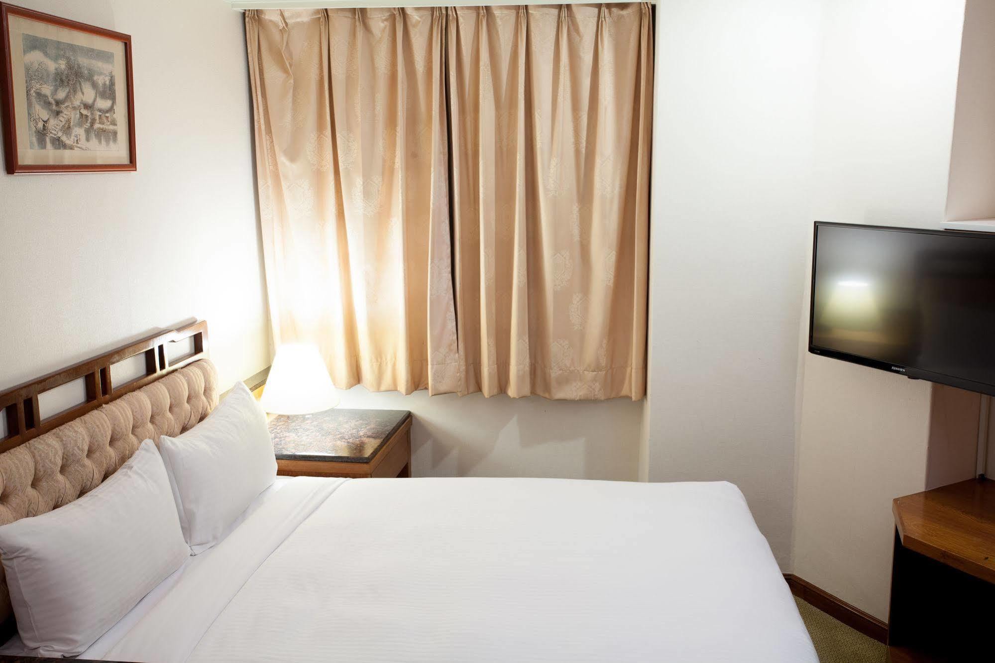 Hara Zuru Hotel Таоуан Екстериор снимка