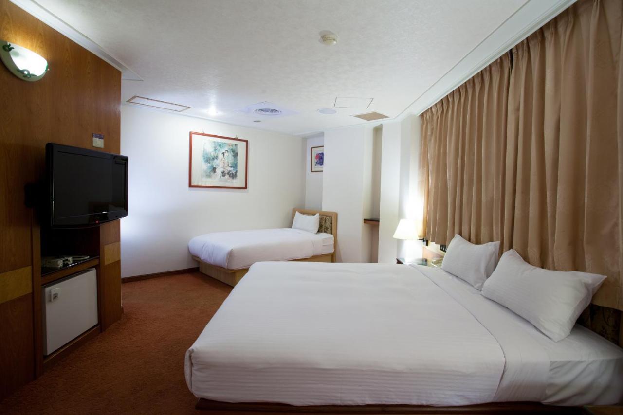 Hara Zuru Hotel Таоуан Екстериор снимка
