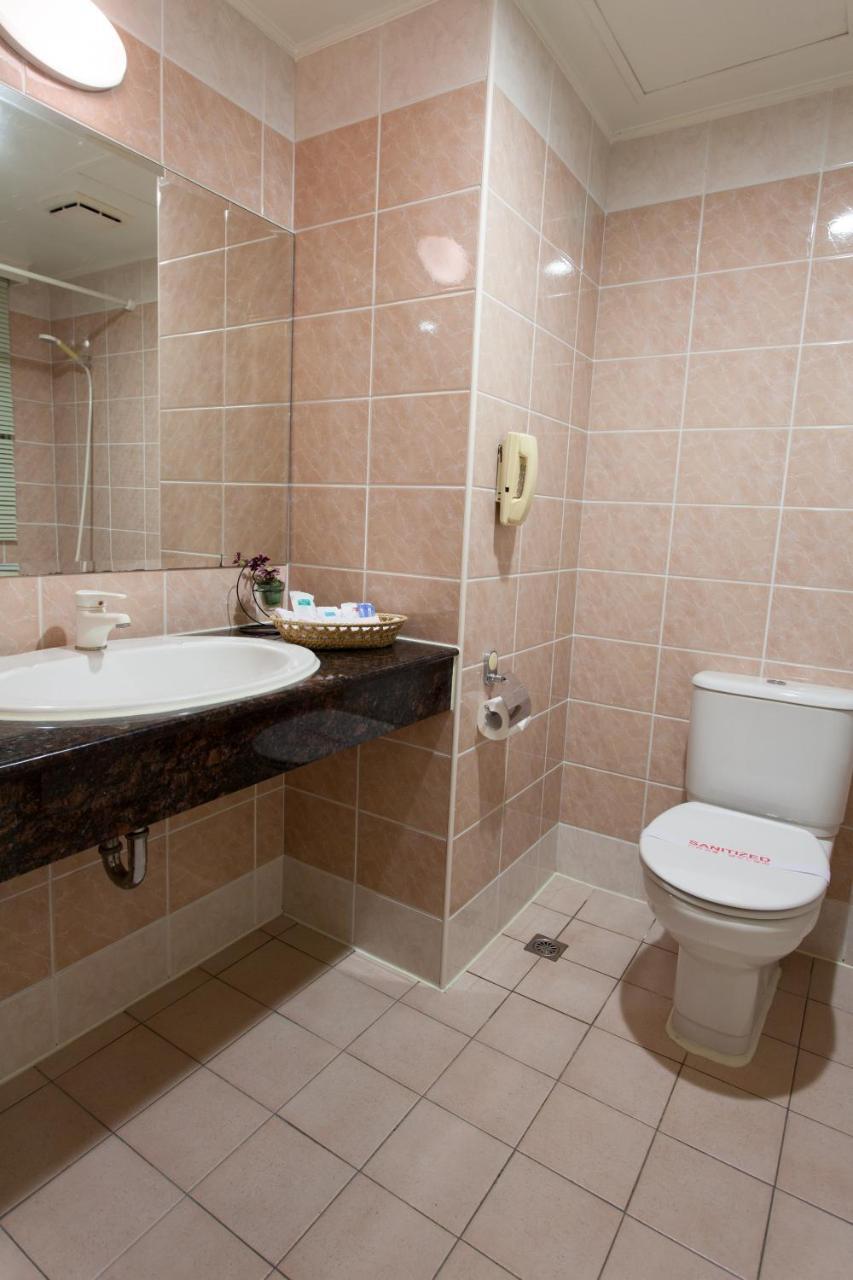 Hara Zuru Hotel Таоуан Екстериор снимка