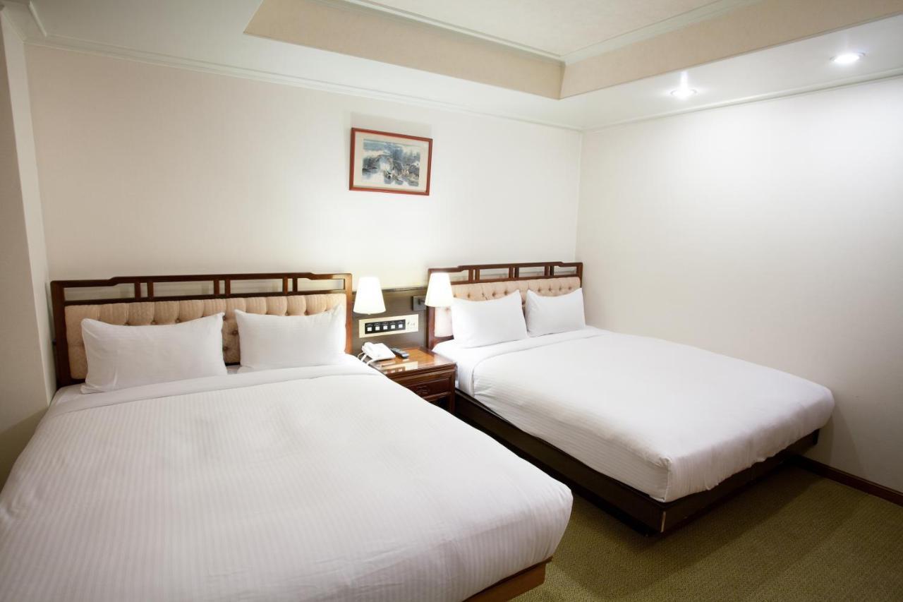 Hara Zuru Hotel Таоуан Екстериор снимка